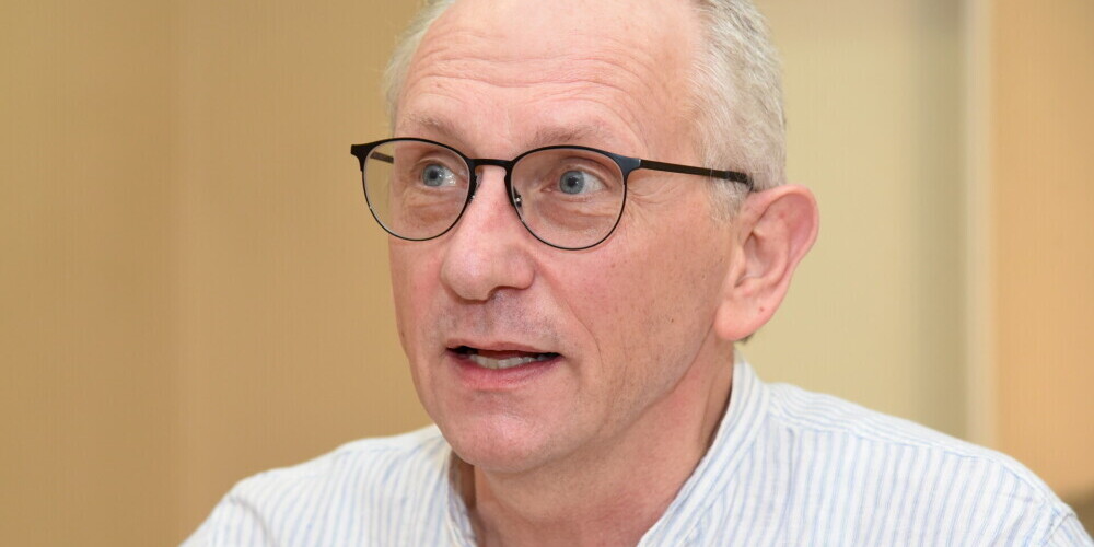 Edgars Kramiņš (dzimis 1964. gada 14. martā Sanktpēterburgā) ir latviešu muzikālā teātra aktieris, režisors, runas un vokālais pedagogs, sabiedrisks kultūras darbinieks un pedagoģijas zinātņu doktors. Bijis Nacionālās operas režisors, Rīgas Muzikāli poētiskā teātra mākslinieciskais vadītājs un Vokālās akadēmijas dibinātājs.