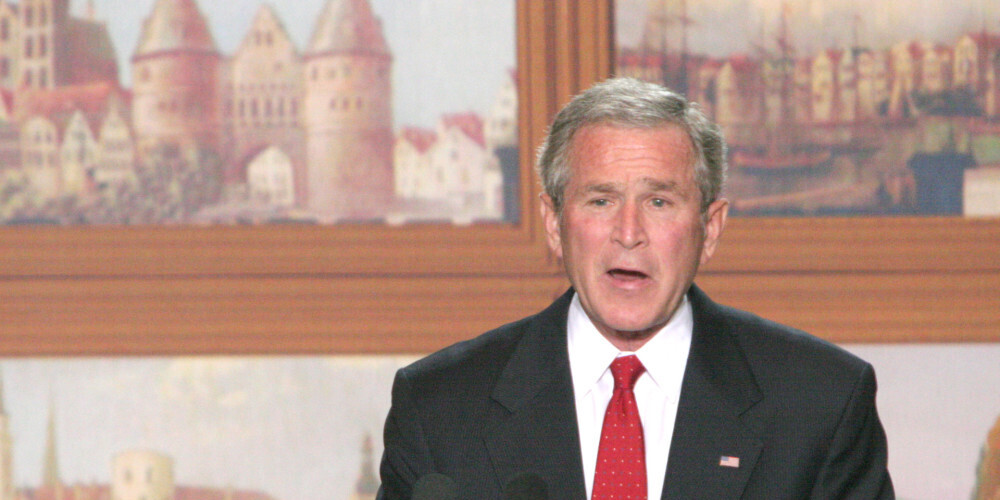 Džordžs Volkers Bušs (angļu: George Walker Bush; dzimis 1946. gada 6. jūlijā) ir amerikāņu politiķis un uzņēmējs, kurš kalpoja kā 43. ASV prezidents no 2001 līdz 2009. gadam, un 46. Teksasas gubernators no 1995. gada līdz 2000. gadam. Barbaras Bušas un Džordža H. V. Buša vecākais dēls piedzima Ņūheivenā. Pēc Jeila Universitātes beigšanas 1968. gadā un Hārvardas Biznesa skolas beigšanas 1975. gadā, Bušs strādāja naftas uzņēmumos. Viņš apcerējās ar Loru Bušu 1977. gadā un neilgi pēc tam neveiksmīgi kandidēja uz ASV Pārstāvju palātu. Viņam vēlāk vienlaikus piederēja Teksasas ‘’Rangers‘’ beisbola komanda pirms Ānas Ričardas pārspēšanas 1994. gada Teksasas gubernatora vēlēšanās. Bušs tika ievēlēts 2000. gadā pēc tuvām un pretrunīgām vēlēšanām, kļūstot par ceturto ASV prezidentu, kurš tiks ievēlēts, saņemot mazāk balsu nekā viņa pretinieks. Bušs ir otrais prezidents, kurš ir bijušā prezidenta dēls, pirmais bija Džons K. Adamss Viņš ir arī bijušā Floridas gubernatora Džeba Buša brālis.