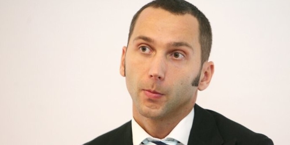 Roberts Putnis (dzimis 1976. gadā Alūksnē) ir latviešu politiķis, politologs, sabiedriskais darbinieks, tulks un mediju speciālists. Iepriekš bijis uzņēmējs un ierēdnis. Roberts Putnis no 2017. gada oktobrim līdz 2019. gada septembrim vadīja partiju "Progresīvie" kā tās valdes priekšsēdētājs un ģenerālsekretārs. No 2015. gada 16. aprīļa līdz 2017. gada 8. augustam pildījis Latvijas Republikas Kultūras ministrijas Mediju politikas nodaļas vadītāja pienākumus.No 2004. līdz 2008. gadam bijis biedrības Sabiedrība par atklātību – Delna padomes priekšsēdētājs. Iepriekš bijis Vācijas Sociāldemokrātiskās partijas biedrs.