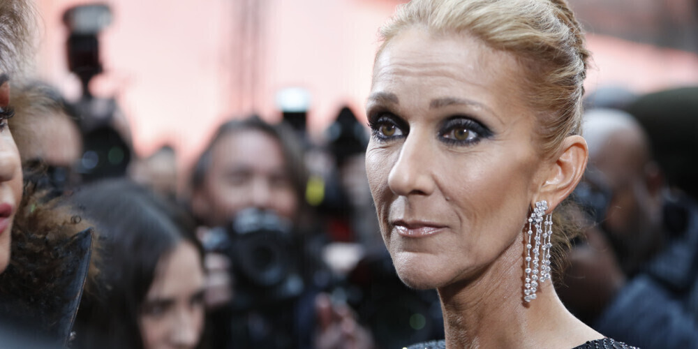 Selina Marī Klodete Diona (franču: Céline Marie Claudette Dion, dzimusi 1968. gada 30. martā) ir Kanādas mūziķe, dziedātāja, dziesmu autore un komponiste. Pasaules ievērību pirmo reizi guva 1980. gados, kad 1982. gadā ieguva 3. vietu Yamaha mūzikas festivālā, kā arī uzvarot 1988. gada Eirovīzijas dziesmu konkursu, pārstāvot Šveici. Piecas reizes ir ieguvusi Grammy mūzikas balvu. Viņa ir kļuvusi par vienu no visu laiku komerciāli visveiksmīgākajām dziedātājām. Visā pasaulē ir pārdoti vairāk nekā 200 miljoni viņas albumi.