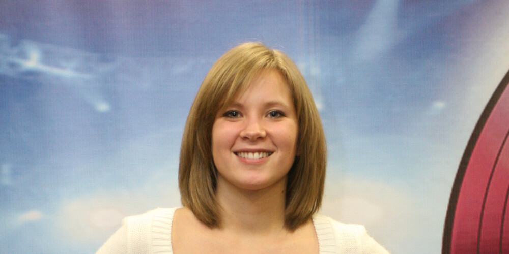 Evija Sloka ir latviešu dziedātāja. Dzied sava tēva Māra Slokas vadītajā kantrigrupā Klaidonis. Dzīvo Ņūdžersijā, bet izglītību ieguvusi Āgenskalna Valsts ģimnāzijā. 2009. gadā startēja Rīgas kora sastāvā TV3 šovā "Koru Kari 2". Šova trešajā nedēļā viņas pārstāvētais koris pameta šovu.