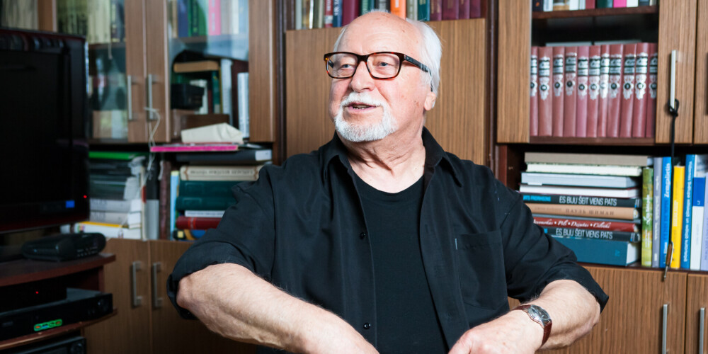 Jānis Streičs (dzimis 1936. gada 26. septembrī Preiļu pagastā) ir latviešu kinorežisors, aktieris, rakstnieks, gleznotājs, publicists un sabiedrisks darbinieks. Trīs no Streiča režisētajās filmām ieguvušas Latvijas kinofestivāla "Lielais Kristaps" balvu kategorijā labākā pilnmetrāžas spēlfilma — filmas "Teātris" (1978), "Limuzīns Jāņu nakts krāsā" (1981), "Cilvēka bērns" (1991).