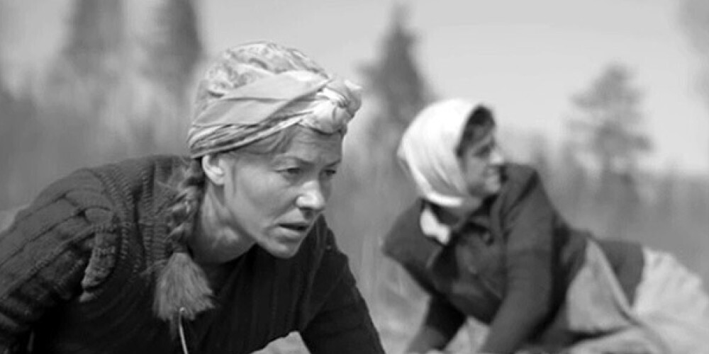 "Melānijas hronika" ir 2016. gadā izlaista Latvijas kino drāma, kuras režisors ir Viesturs Kairišs. Galvenās lomas filmā atveido Sabine Timoteo (Šveice), Edvīns Mekšs, Ivars Krasts, Guna Zariņa, Maija Doveika, Viktors Nemecs, Ervīns Leders (Austrija), Evija Rudzīte un Baiba Broka. Filma uzņemta pēc rakstnieces Melānijas Vanagas atmiņu romāna "Veļupes krastā" motīviem.