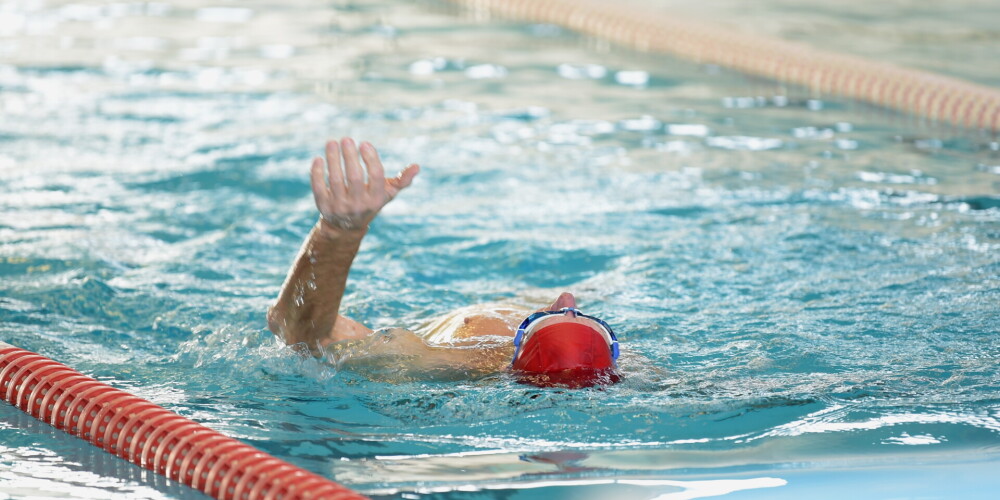Uz treniņiem peldbaseinos plāno vairs neattiecināt prasību par astoņiem kvadrātmetriem uz apmeklētāju