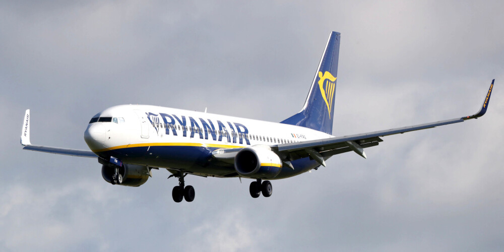 Lidmašīnas tualetē atrastas zīmītes dēļ "Ryanair" pārtrauc lidojumu no Polijas uz Īriju