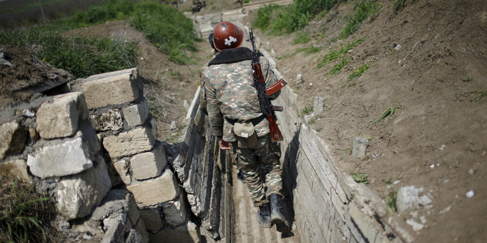 Uz Armēnijas un Azerbaidžānas robežas turpinās sadursmes