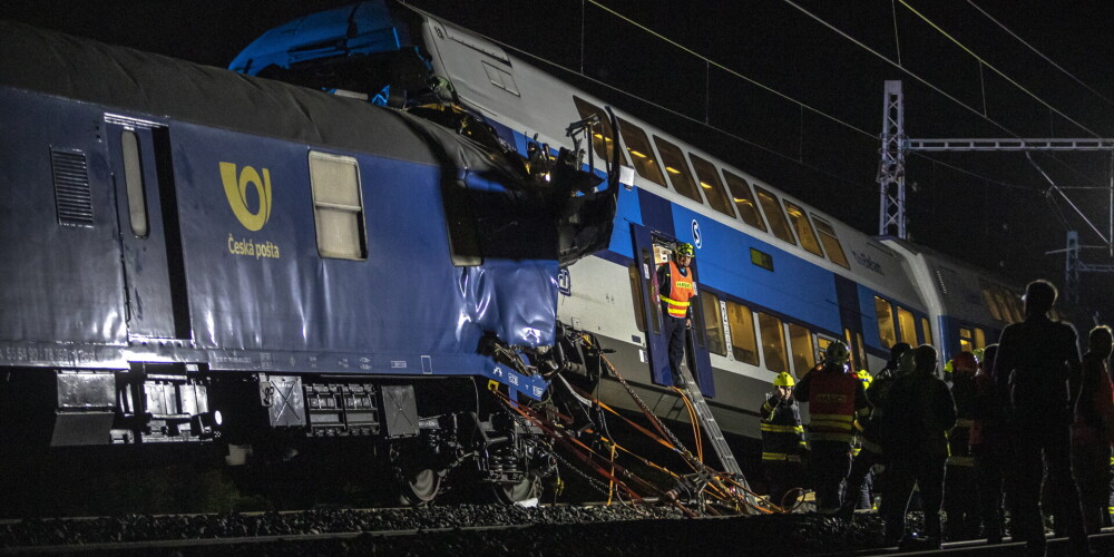 Vilcienu sadursmē Čehijā viens bojāgājušais, vairāki desmiti ievainoti