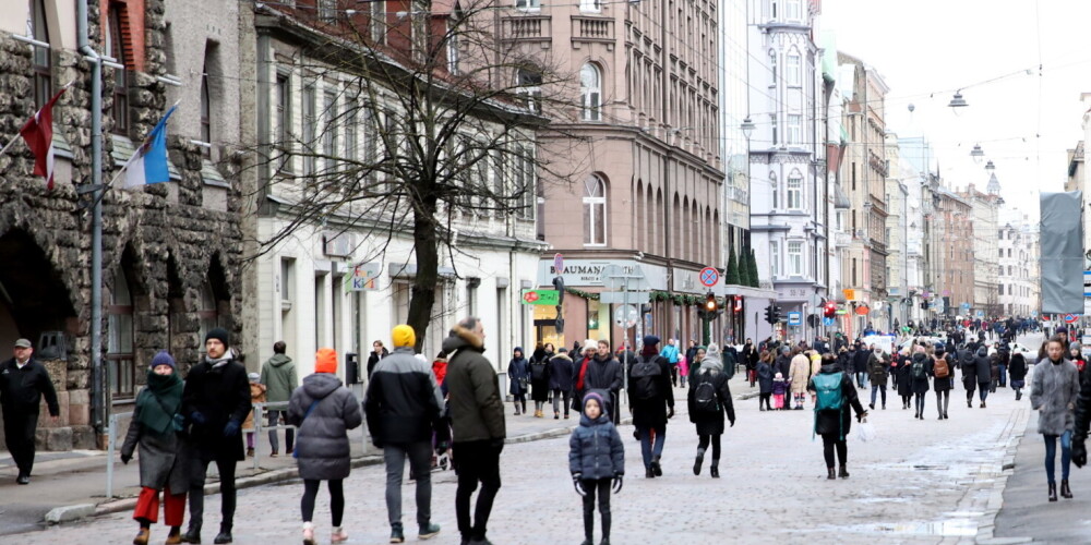 Tērbatas iela ir Rīgas iela, Centra rajona Centra apkaimē. Tērbatas iela sākas pie Brīvības bulvāra un Merķeļa ielas krustojuma un beidzas pie Tallinas ielas. Tērbatas ielas kopējais garums ir 1080 metri. Posmā starp Elizabetes un Matīsa ielu tai ir bruģa segums, sākumā un beigās — asfalta.