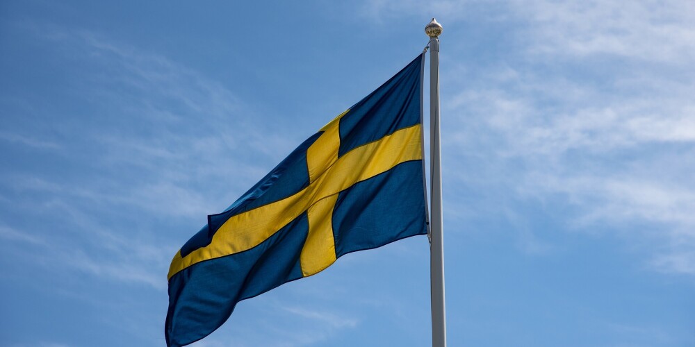 "Tā noformējums ir problemātisks" - pēc protestiem pret rasismu aicina mainīt Zviedrijas karogu