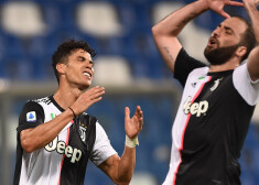 "Juventus" nenotur vadību un spēlē neizšķirti ar "Sassuolo"; "Wanderers" neizdodas pietuvoties Čempionu līgas zonai