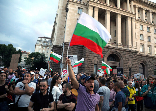 Bulgārijā astoto dienu pēc kārtas notikuši protesti pret valdību