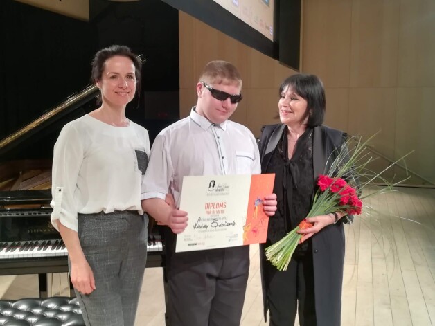 Operdziedones Ineses Galantes rīkotajā jauno talantu konkursā Kirils stīgu instrumentu klasē ieguva trešo vietu.