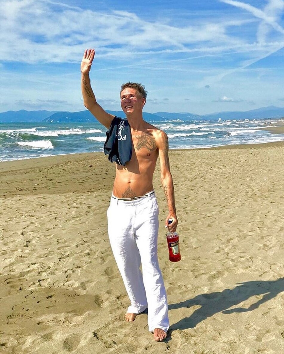 Алексей панин на пляже