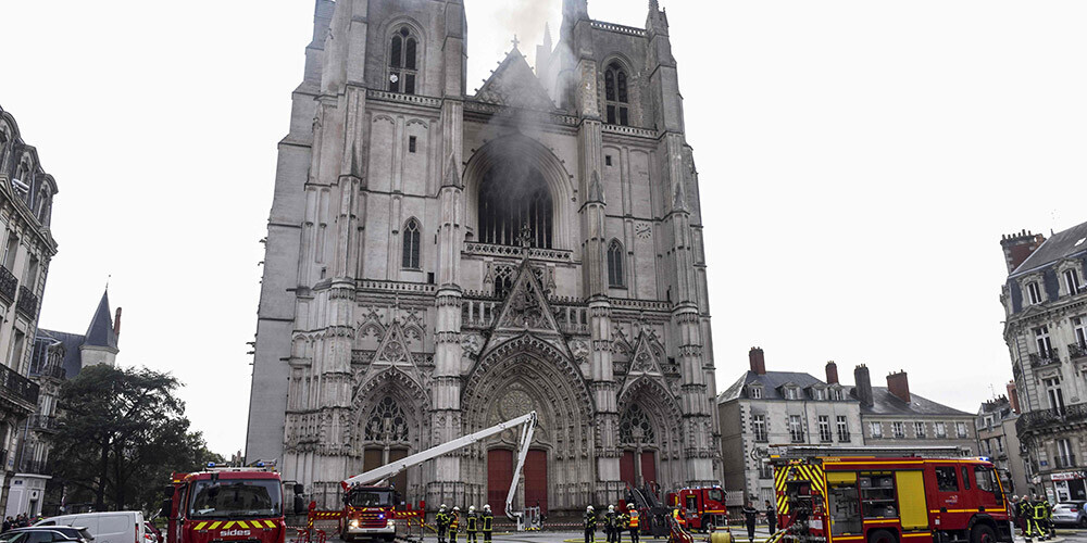 Ugunsgrēks Nantes katedrālē ir savaldīts, taču liesmas pilnībā iznīcinājušas ērģeles