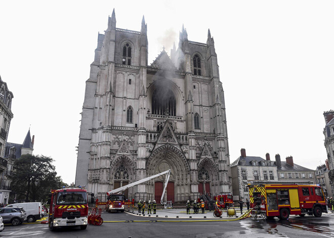 Ugunsgrēks Nantes katedrālē ir savaldīts, taču liesmas pilnībā iznīcinājušas ērģeles