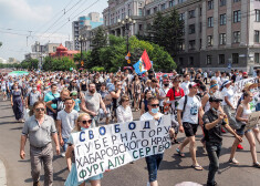 Habarovskas centram gājienā cauri devās desmitiem tūkstoši cilvēku.