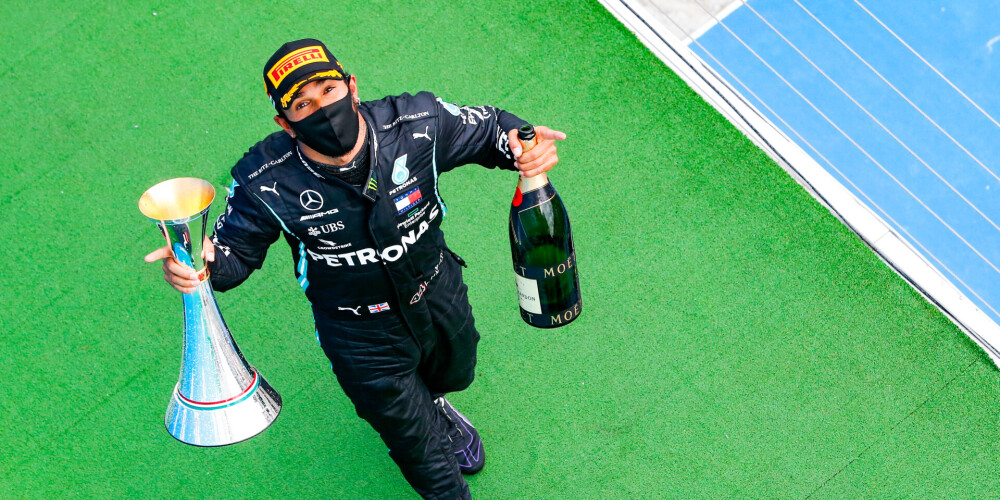 Hamiltons pārliecinoši uzvar Ungārijas "Grand Prix"