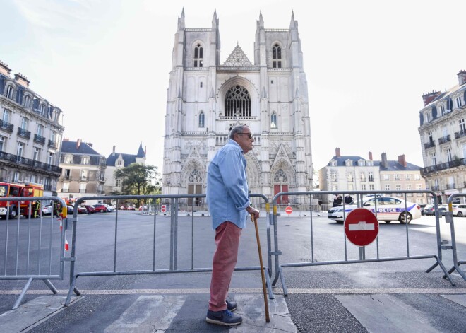 Pēc Nantes katedrāles ugunsgrēka aizturētais vīrietis ir atbrīvots