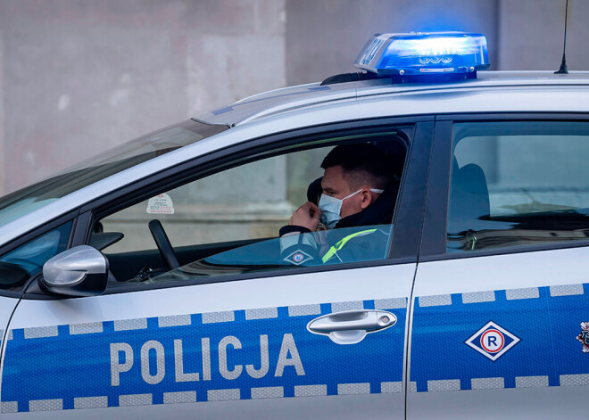 Polijā saistībā ar apsūdzībām korupcijā aizturēts bijušais transporta ministrs