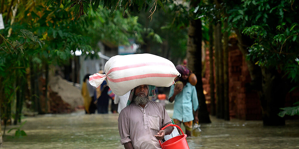 Plūdos un zemes nogruvumos Dienvidāzijā simtiem bojāgājušo, un situācija kļūs tikai smagāka