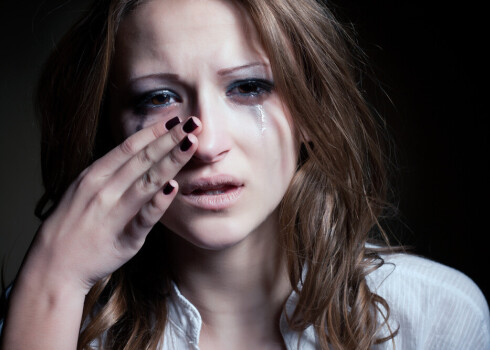 Kāpēc sievietes raud biežāk nekā vīrieši?