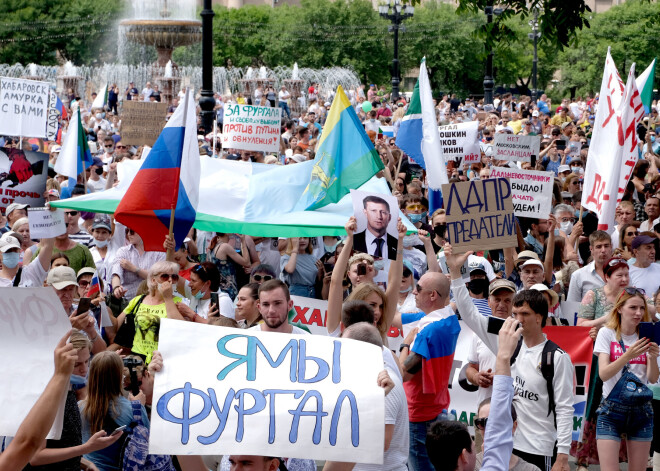 Habarovskā notiek masu protesti aizturētā gubernatora atbalstam