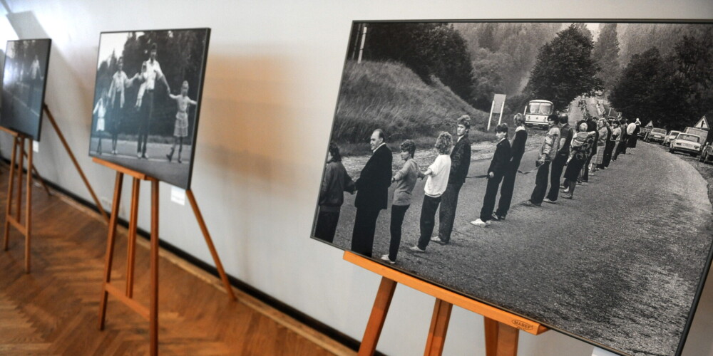 Baltijas ceļš (igauņu: Balti kett, lietuviešu: Baltijos kelias) bija akcija Igaunijā, Latvijā un Lietuvā, kas notika 1989. gada 23. augustā plkst. 19.00, kad apmēram divi miljoni cilvēku, sadevušies rokās, vismaz 15 minūtes veidoja apmēram 670 km garu dzīvo ķēdi, kas savienoja Baltijas valstu galvaspilsētas (Tallinu, Rīgu un Viļņu). Šī demonstrācija tika sarīkota, lai pievērstu pasaules uzmanību vēsturiskajiem notikumiem, no kuriem cietušas Baltijas valstis. Baltijas ceļš notika tieši 50 gadus pēc Molotova—Ribentropa pakta parakstīšanas, kad 1939. gada 23. augustā PSRS un Vācija sadalīja ietekmes sfēras Eiropas austrumu un ziemeļu daļā.