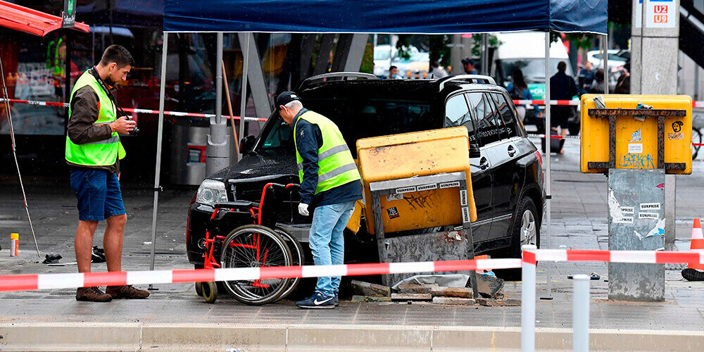 В Берлине автомобиль с эстонскими номерами врезался в группу людей: пострадавшие были госпитализированы