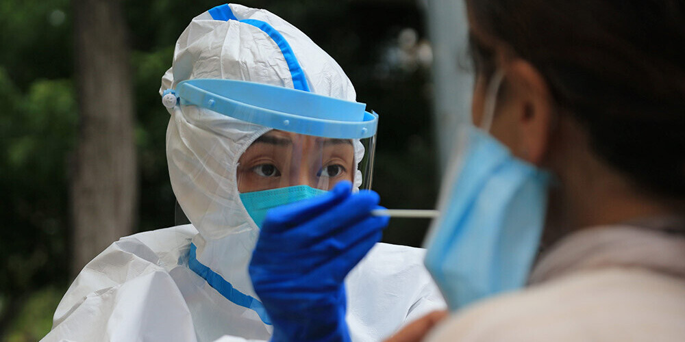 Ķīnā reģistrēts lielākais koronavīrusa gadījumu skaits kopš aprīļa