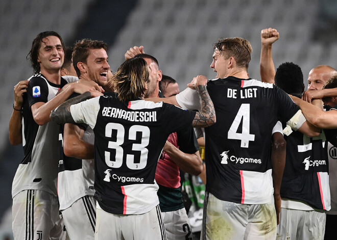 "Juventus" ar "sauso" uzvaru nodrošina sev devīto Itālijas A sērijas titulu pēc kārtas