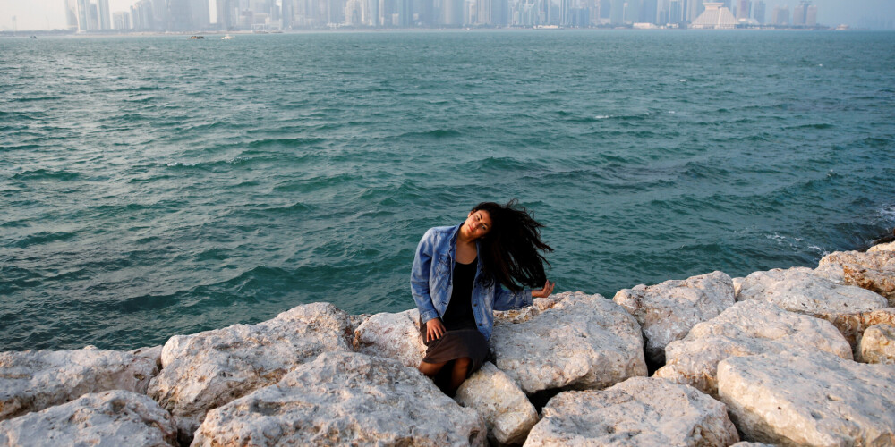 Kā dzīvo sievietes Katarā, ar kuras pilsoni saderinājusies islāmā pārgājusī Koha