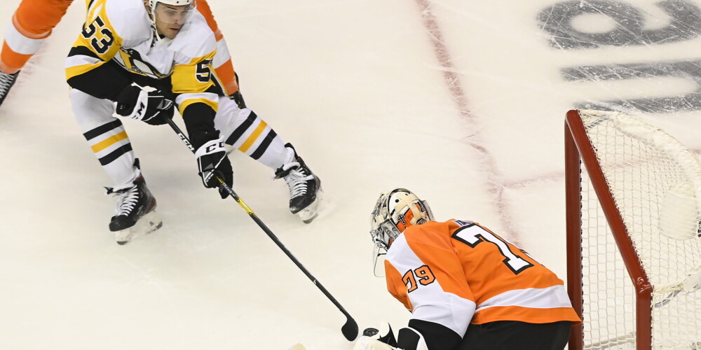 Bļugeram un "Penguins" zaudējums pirmajā treniņspēlē pirms NHL sezonas atsākšanas