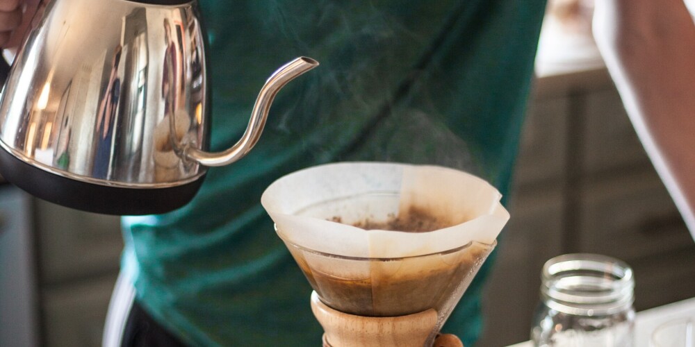 RTU studente kafijas biezumus pārvērš jaunā materiālā