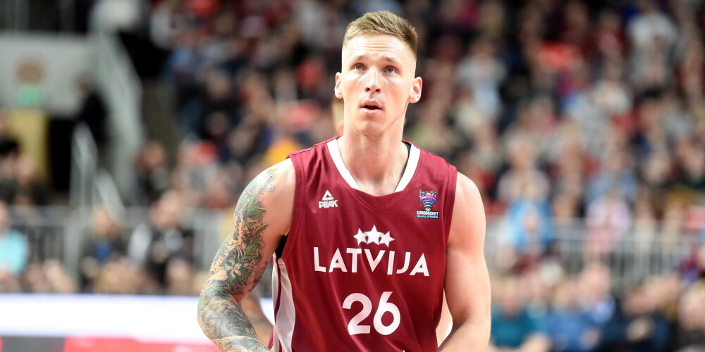 VIDEO: Latvijas izlases basketbolista treneris salauž tiesnesim degunu un saņem mūža diskvalifikāciju