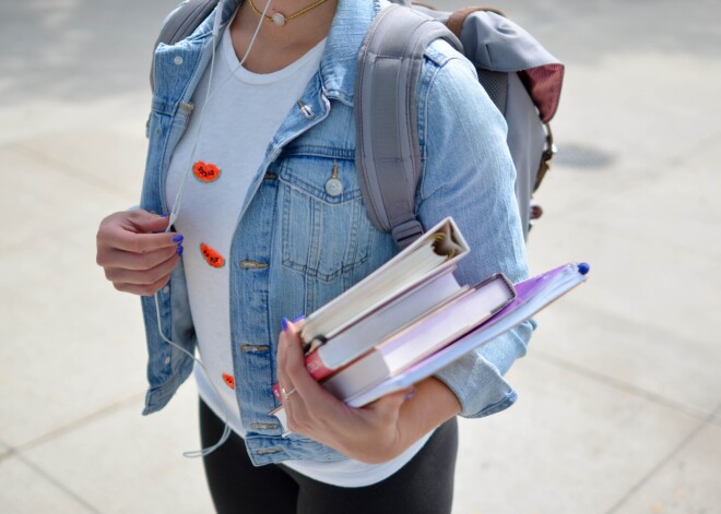 Jaunieši studiju un studējošo kredītu varēs saņemt no "Swedbank"