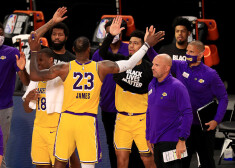 Lebrons Džeimss uzvarā atzīmējās ar 16 punktiem pie vājas precizitātes, bet trāpīja uzvaru nesošo metienu.