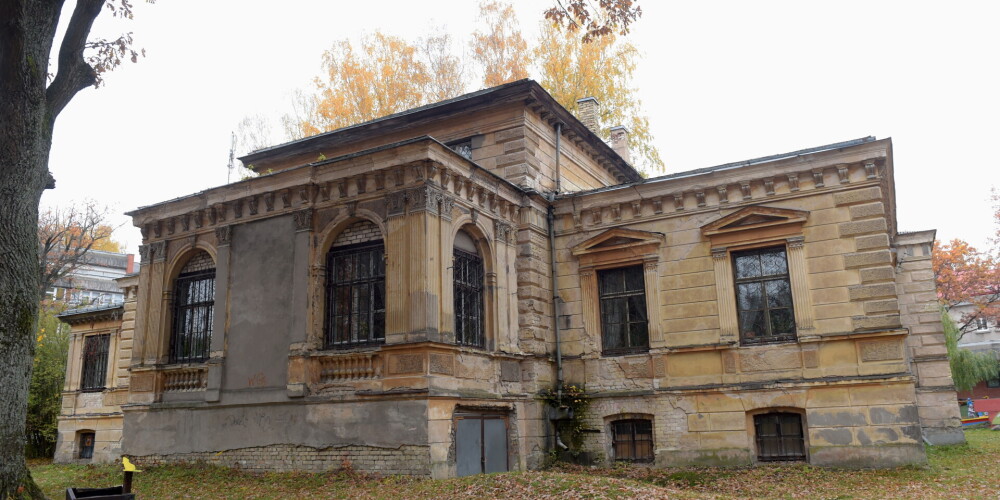 Anniņmuiža, agrāk arī Meijera vai Meinerta muiža bija muižiņa tagadējā Jūrmalas gatvē 76 Imantas apkaimē Pārdaugavā. Līdz mūsdienām saglabājušies atsevišķi muižas ansambļa elementi — dzīvojamā ēka ar parku. Vēsturiskā ēka mūsdienās tiek izmantota Latvijas Universitātes Pedagoģijas muzeja vajadzībām.