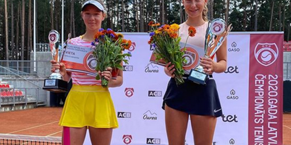 14 gadus vecā tenisiste Valērija Maija Kargina startē Latvijas čempionātā pieaugušajiem un iegūst otro vietu