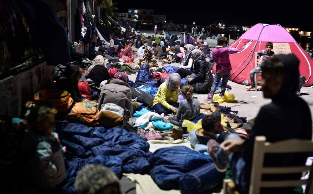 Grieķija pagarina nelegālo imigrantu nometņu karantīnu