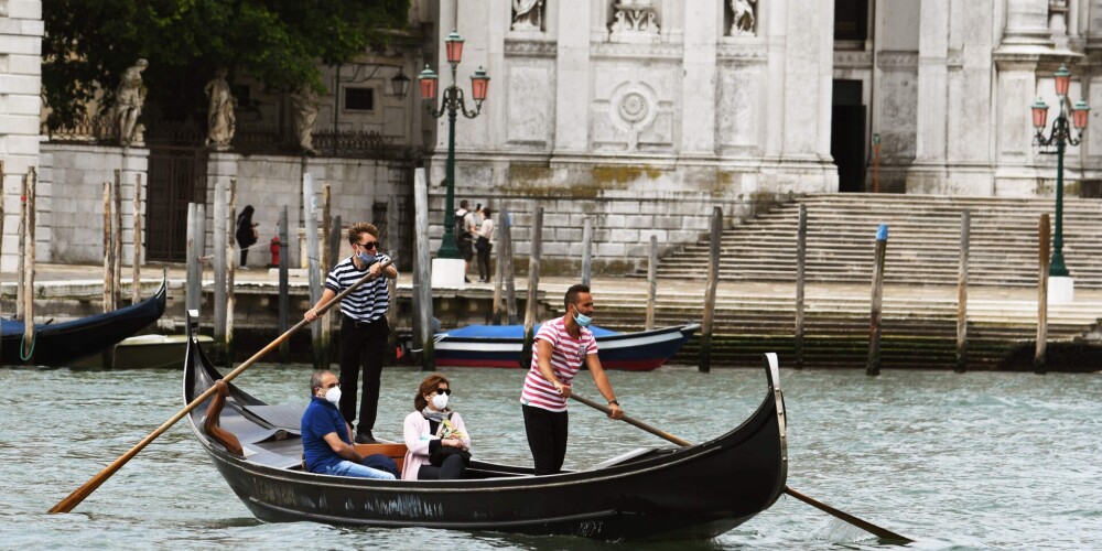 Venēcijas gondoljeri sūdzas par tūristu svaru