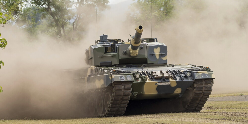 Ungārija padomju tankus nomaina pret "leopardiem"