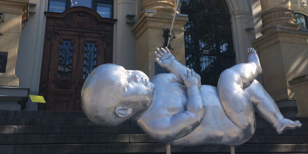 Зачем в музей подкинули младенца?