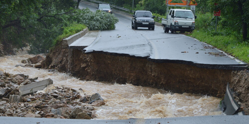 Plūdos un zemes nogruvumos Dienvidkorejā gājuši bojā seši cilvēki