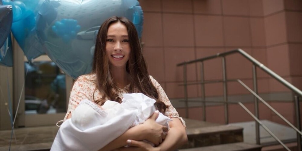 "Никого не оставят равнодушными": бывшая жена бойфренда Алексы показала трогательные фото новорожденного