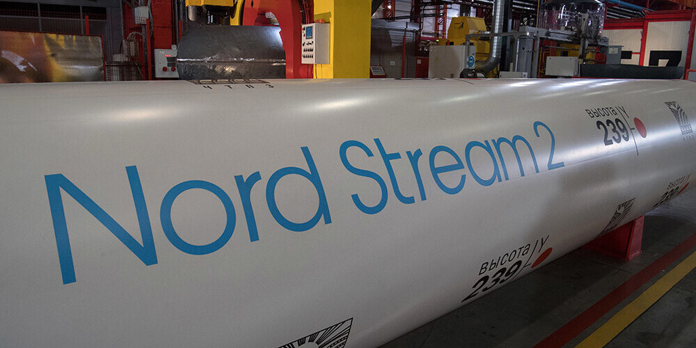 Gāzesvada "Nord Stream 2", kas par Baltijas jūras gultni savienos Krieviju un Vāciju, būvniecība ir izraisījusi bažas, ka varētu pieaugt Rietumeiropas valstu atkarība no Krievijas gāzes un ka Maskava spēs palielināt spiedienu uz Ukrainu, jo Eiropa būs mazāk atkarīga no gāzes tranzīta piegādēm caur Ukrainu.