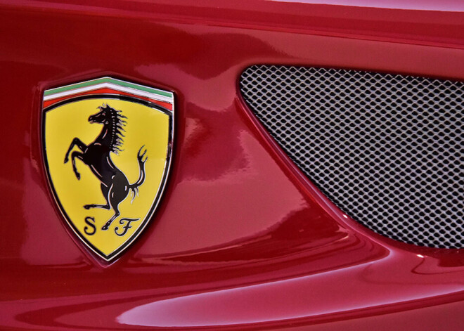 "Ferrari" peļņa otrajā ceturksnī sarukusi par 95%