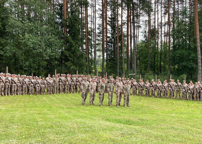 Alūksnes novadā militārās pamatmācības uzsākuši vairāk nekā 100 jaunie zemessargi