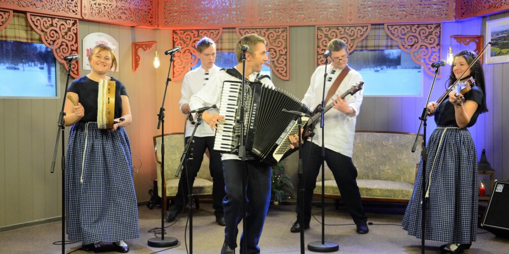 Ludzas pilsētas svētkos uz Muzikālā plosta Mazajā Ludzas ezerā uzstāsies postfolkloras grupu „Rikši”.