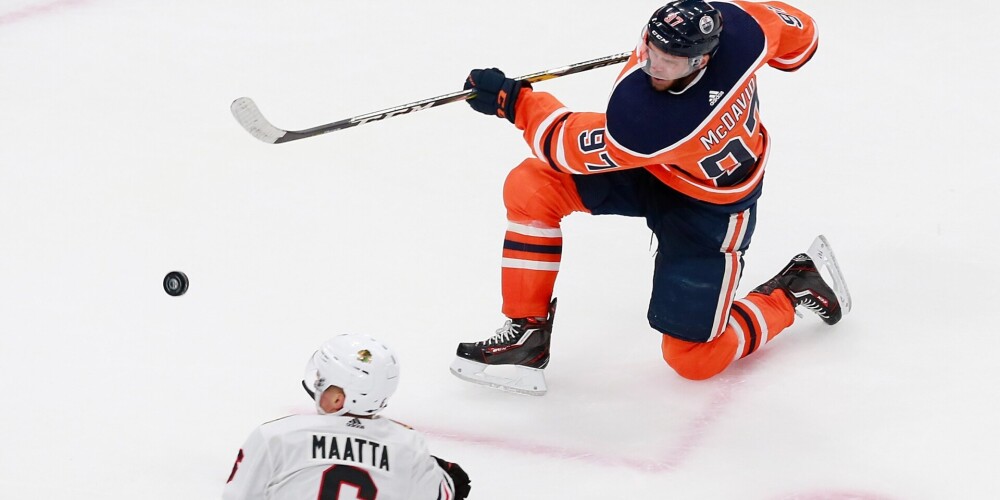 Makdeivids un Svečņikovs NHL kvalifikācijas turnīra otrajā spēlē izceļas ar "hat-trick"