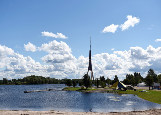 Rīgas peldvietās ūdens temperatūra 20 grādu atzīmi pārsniedz tikai Bābelītes ezerā